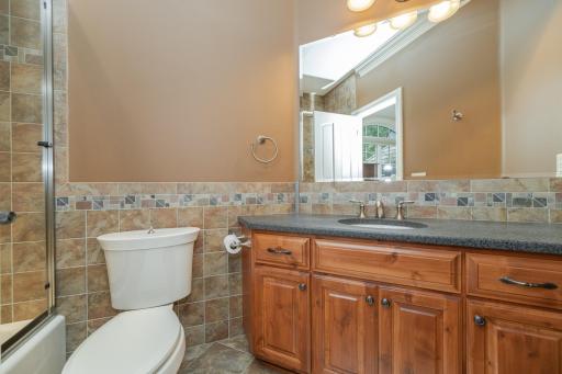 880 Weatherhill Woods Lane SW, Rochester, MN 55902
