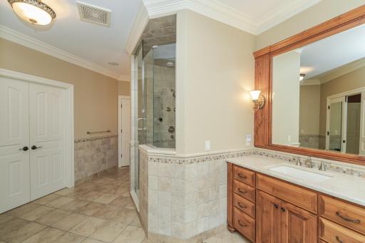 880 Weatherhill Woods Lane SW, Rochester, MN 55902