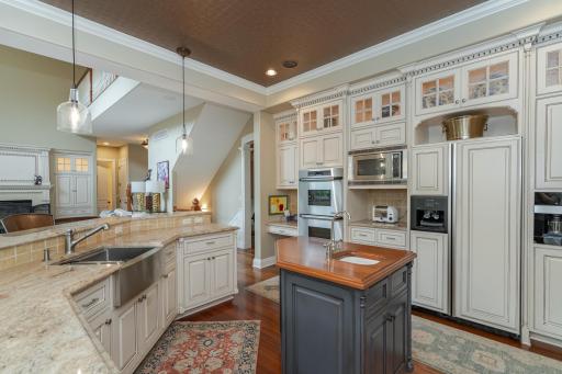 880 Weatherhill Woods Lane SW, Rochester, MN 55902