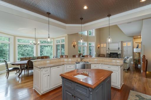 880 Weatherhill Woods Lane SW, Rochester, MN 55902