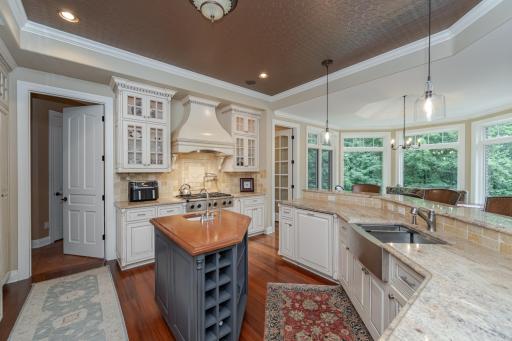 880 Weatherhill Woods Lane SW, Rochester, MN 55902