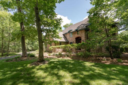 880 Weatherhill Woods Lane SW, Rochester, MN 55902