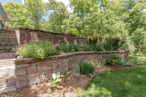 880 Weatherhill Woods Lane SW, Rochester, MN 55902