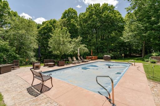 880 Weatherhill Woods Lane SW, Rochester, MN 55902