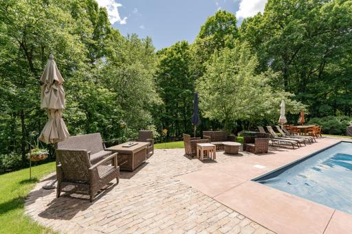 880 Weatherhill Woods Lane SW, Rochester, MN 55902