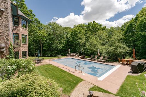 880 Weatherhill Woods Lane SW, Rochester, MN 55902