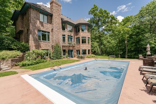 880 Weatherhill Woods Lane SW, Rochester, MN 55902