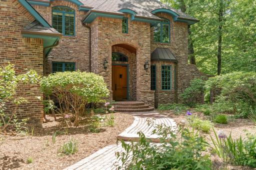 880 Weatherhill Woods Lane SW, Rochester, MN 55902