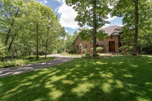 880 Weatherhill Woods Lane SW, Rochester, MN 55902