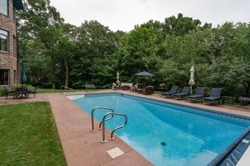 880 Weatherhill Woods Lane SW, Rochester, MN 55902