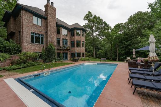 880 Weatherhill Woods Lane SW, Rochester, MN 55902