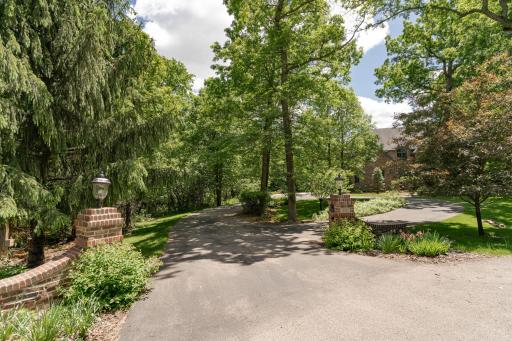 880 Weatherhill Woods Lane SW, Rochester, MN 55902