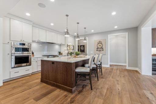 25435 Park Lane, Excelsior, MN 55331
