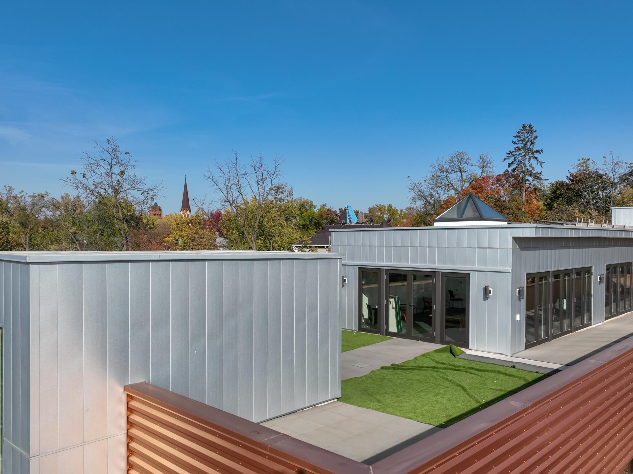 3rd floor outdoor patio