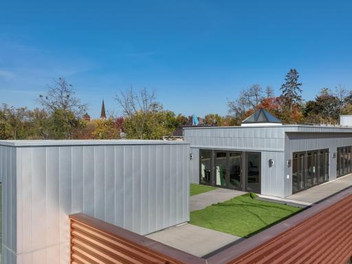 3rd floor outdoor patio