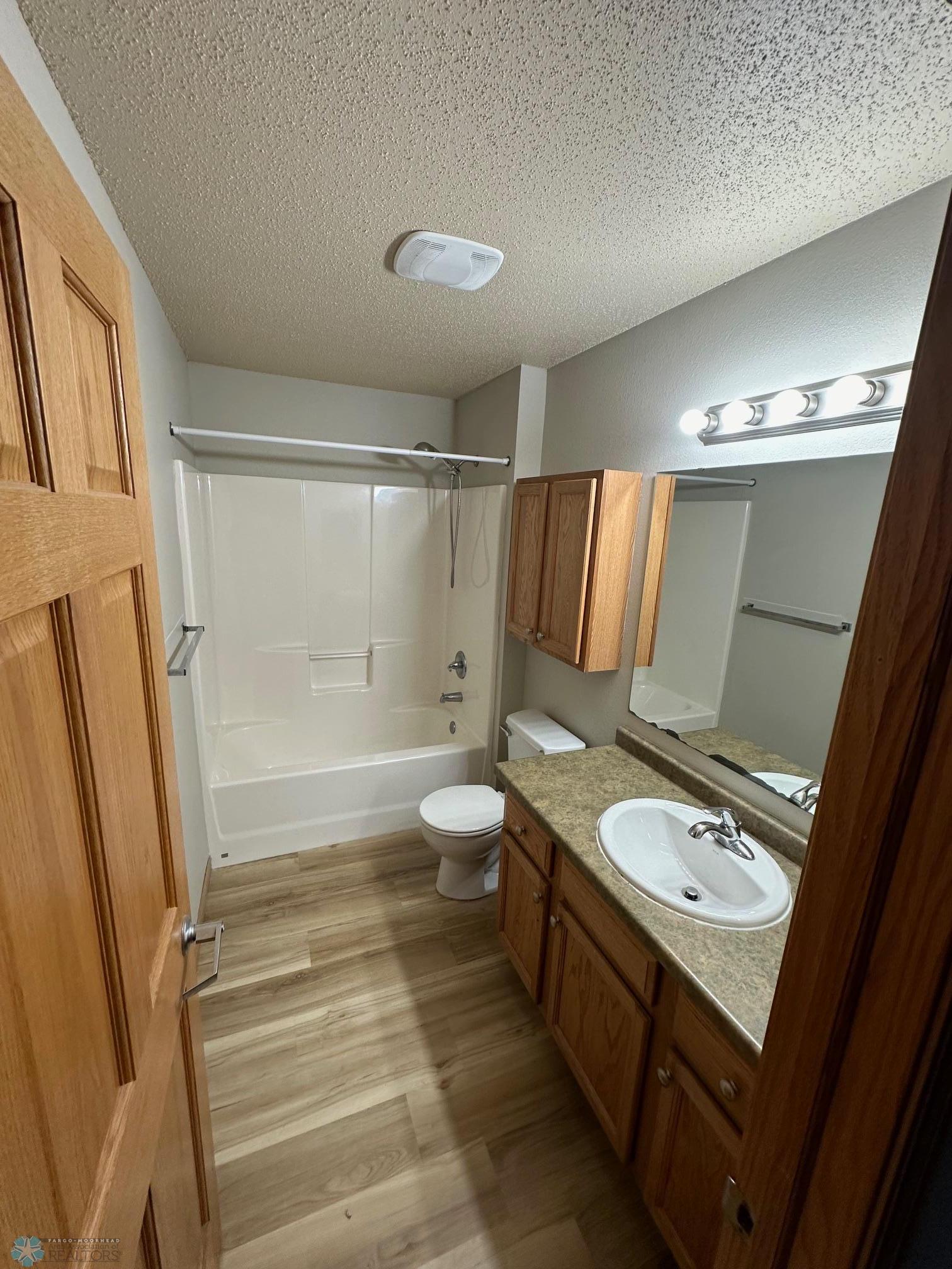 Upstairs full bathroom