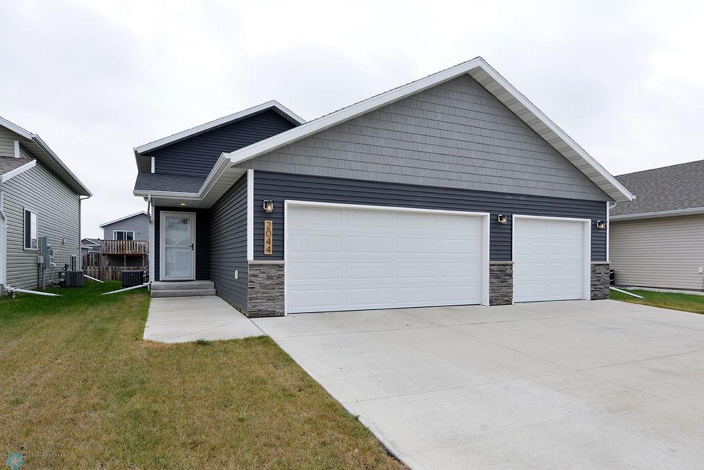 Beautiful 3 bedroom 2 bathroom Bi Level Home