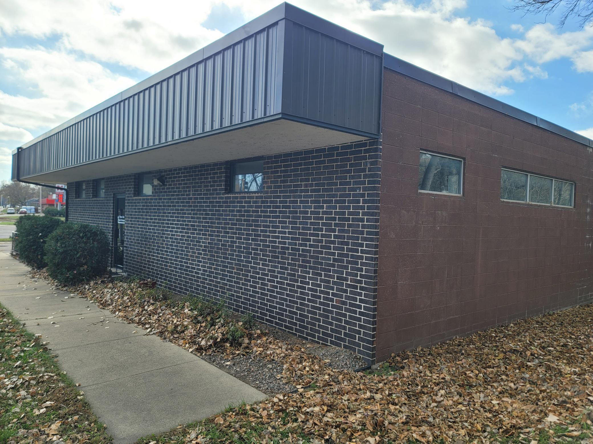 310 W College DR.jpg