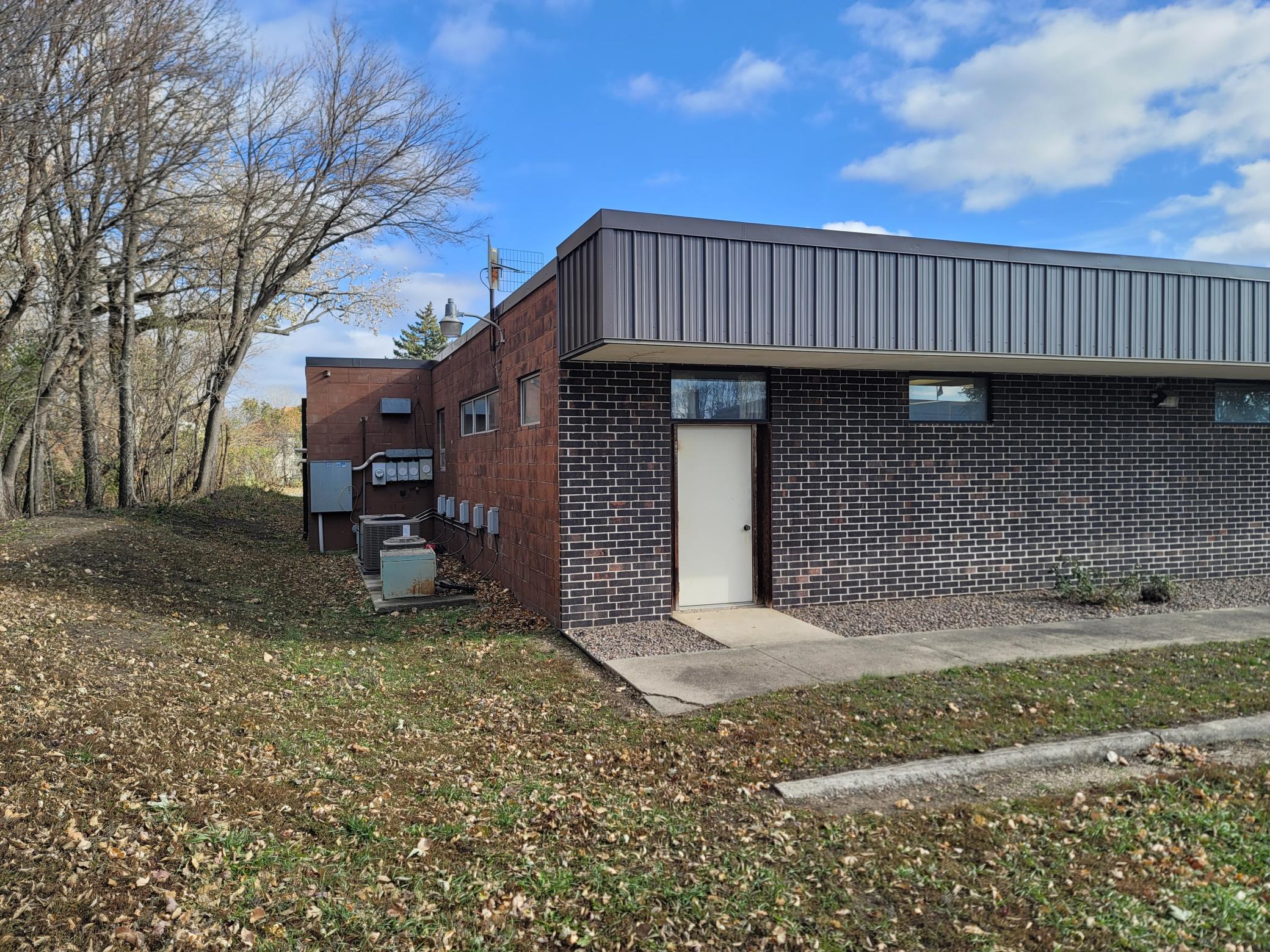 310 W College DR.jpg
