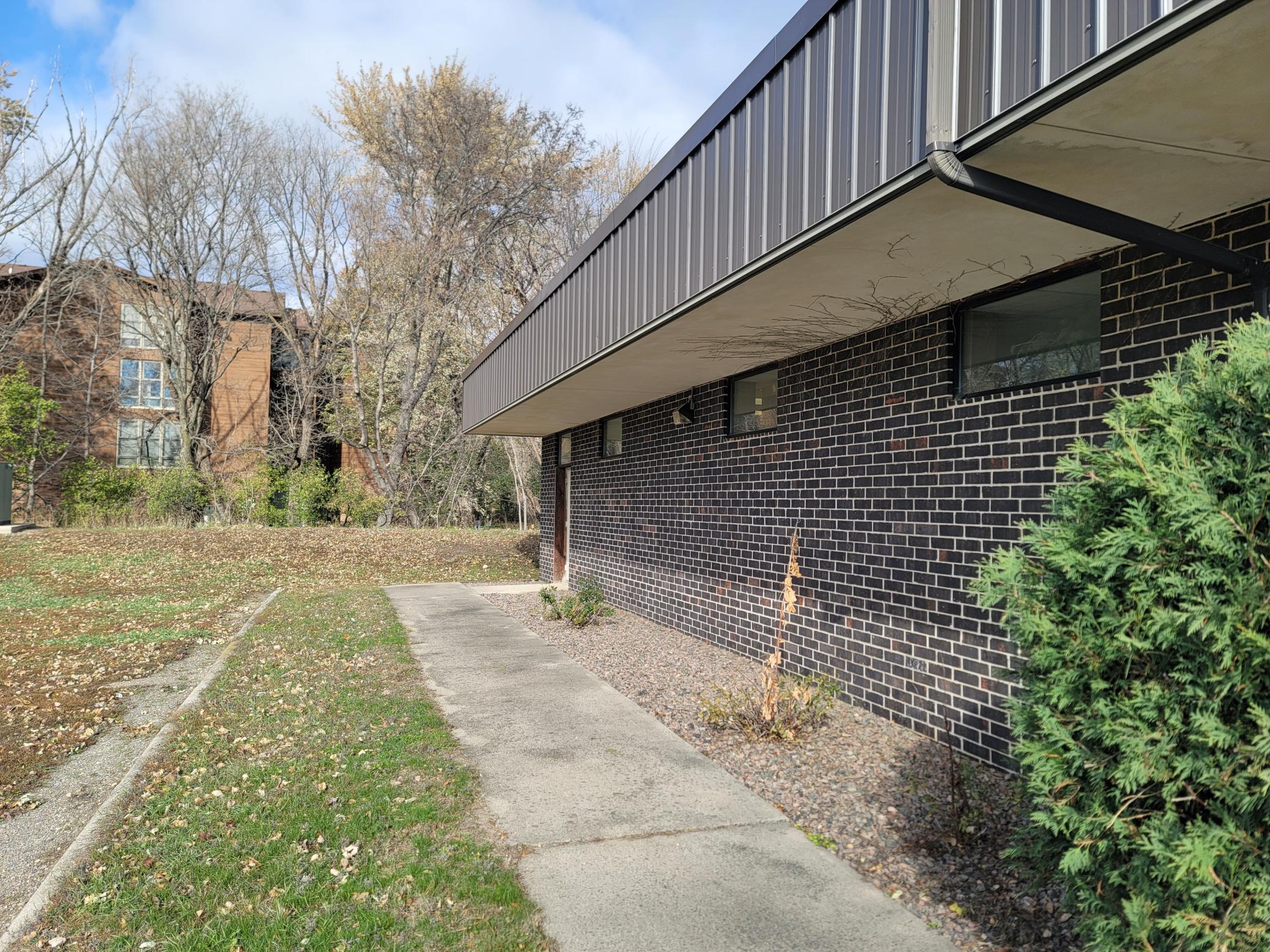 310 W College DR.jpg