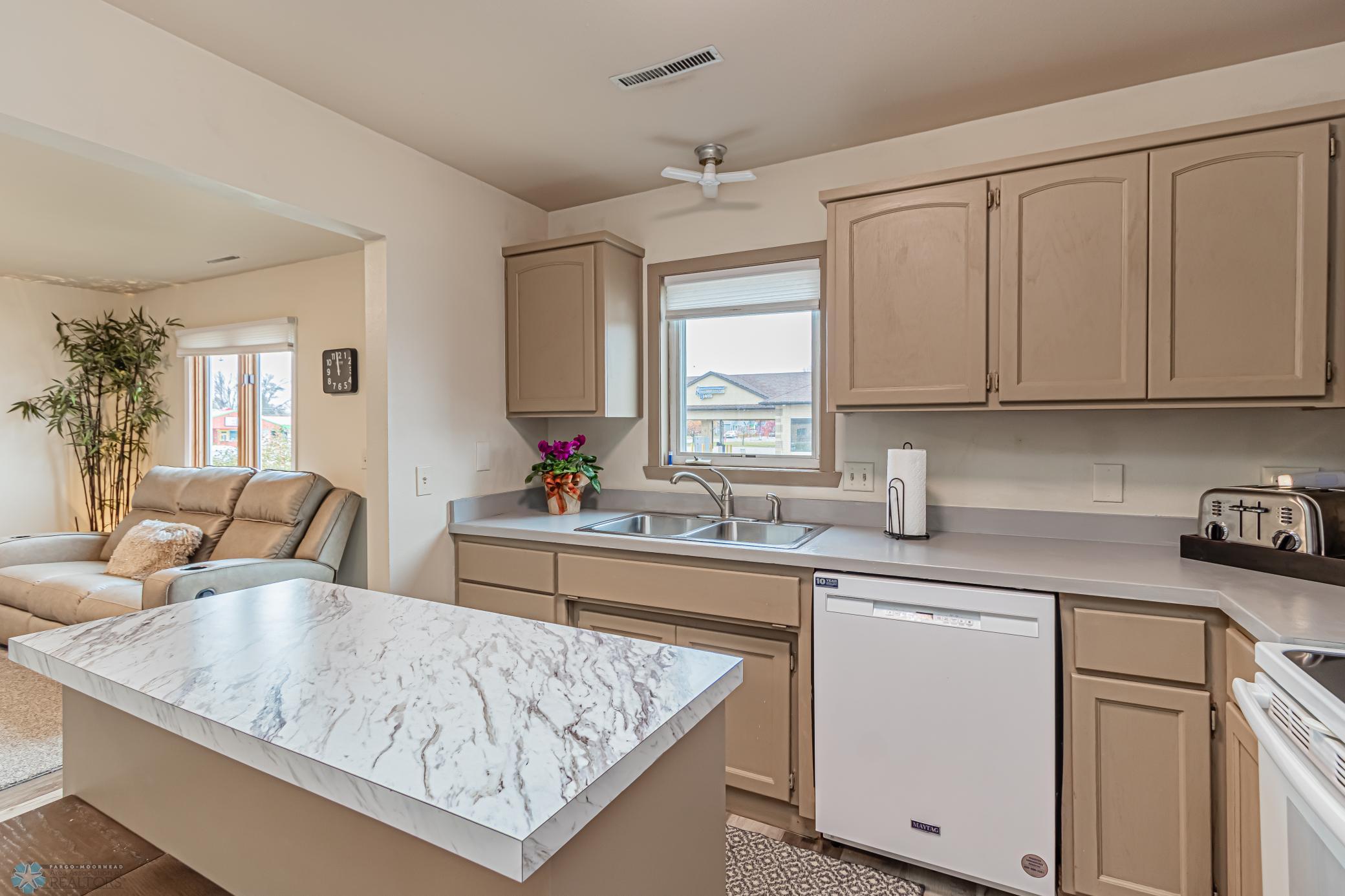 5 Main St N, Dilworth, MN-15.jpg