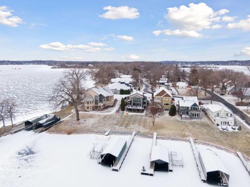 2055 Lakeside Lane, Mound, MN 55364