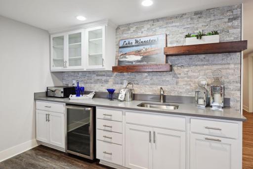 2055 Lakeside Lane, Mound, MN 55364