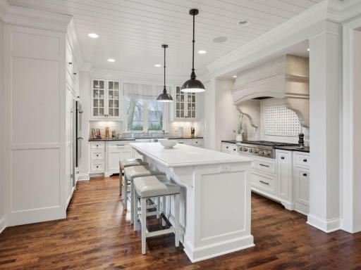 450 Old Long Lake Road, Wayzata, MN 55391