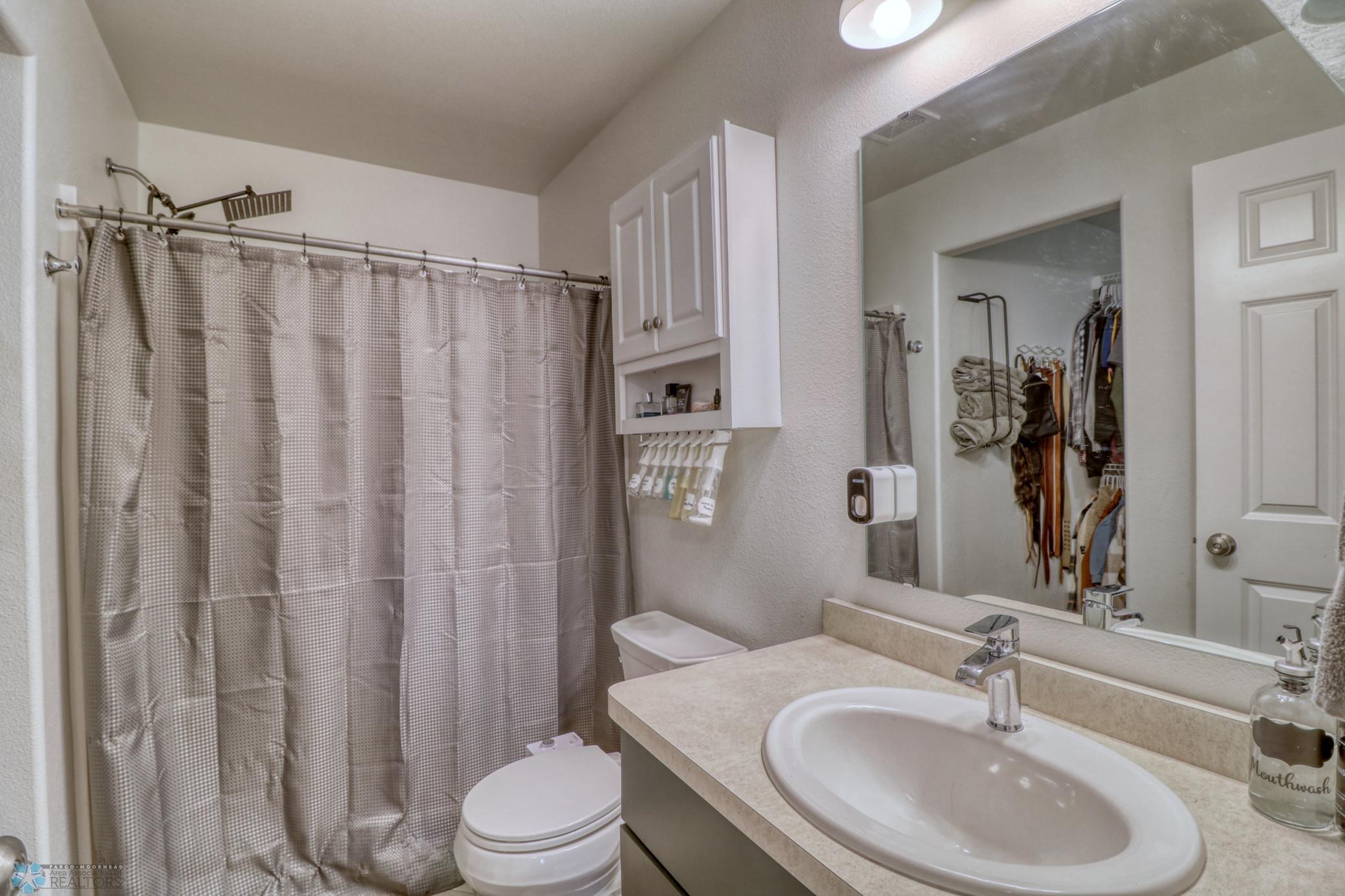 Primary Bathroom1_1.jpg