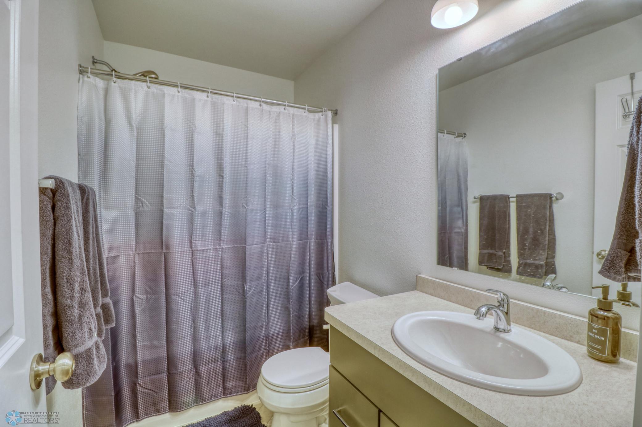 Bathroom1_1.jpg