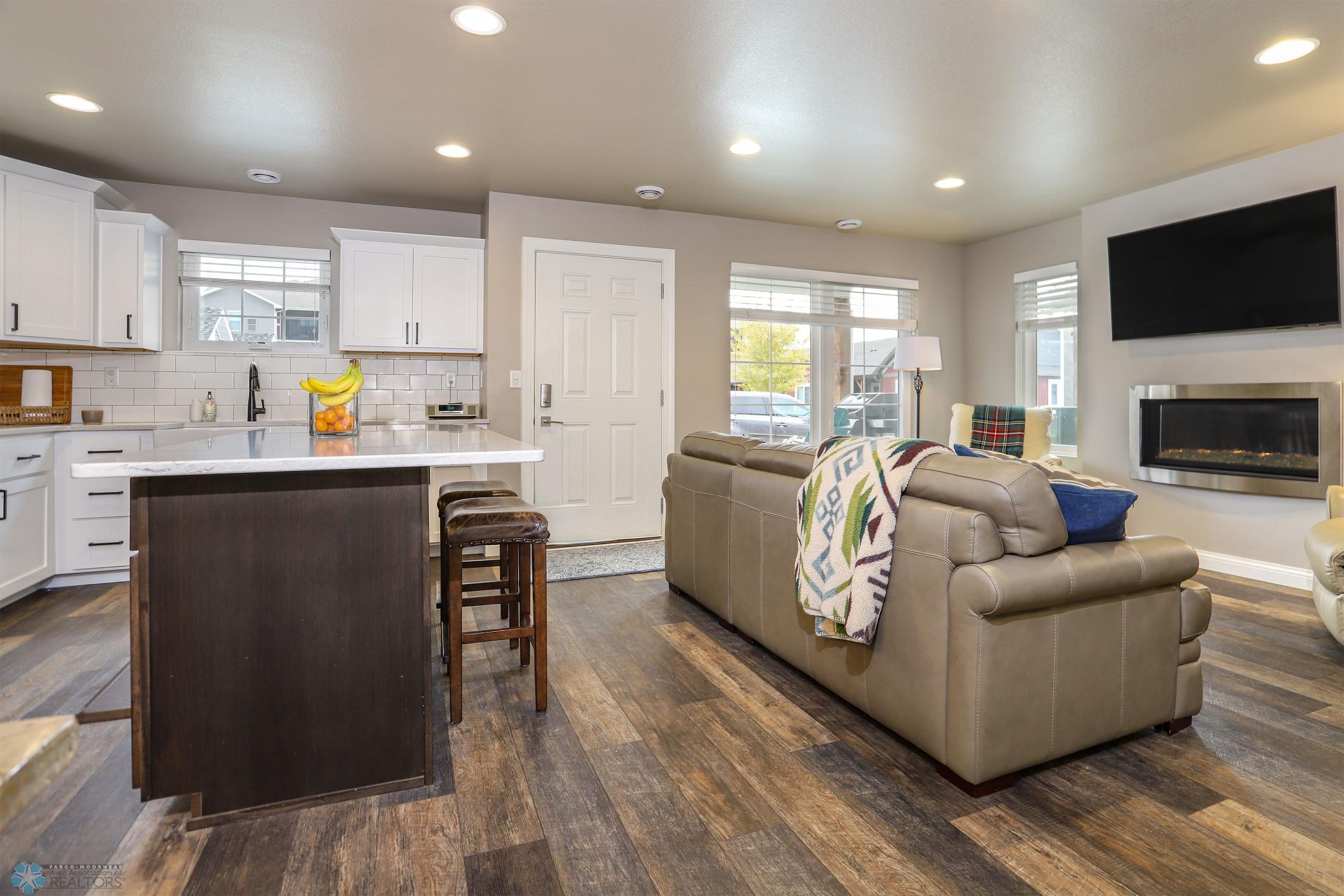 Entry/Living room