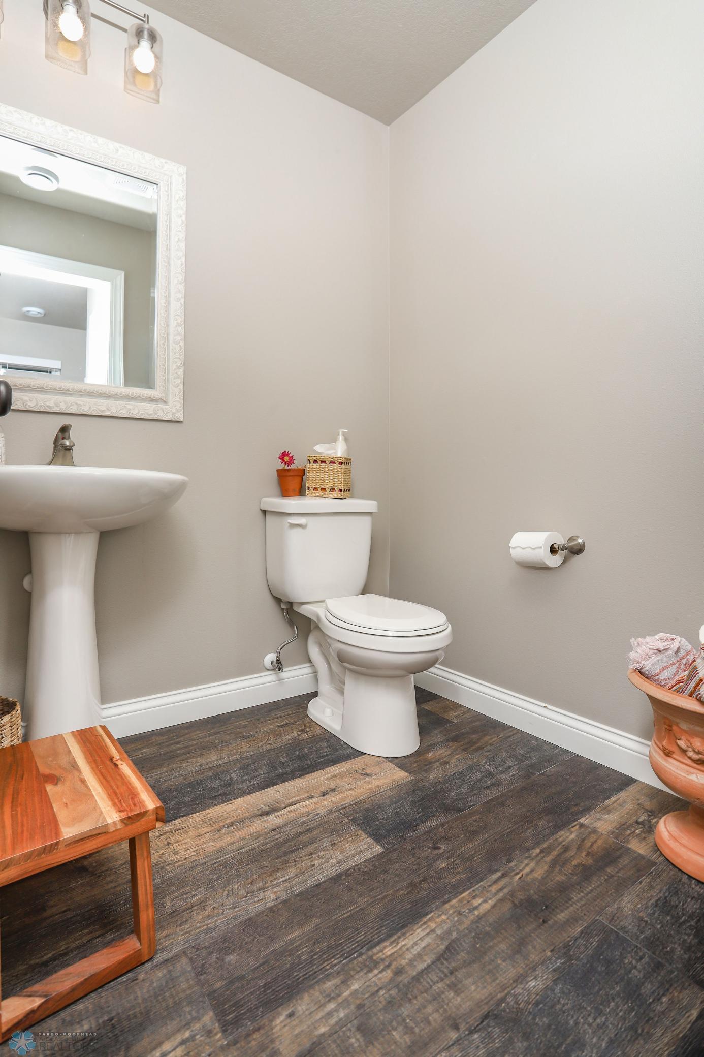 Main Level 1/2 bath