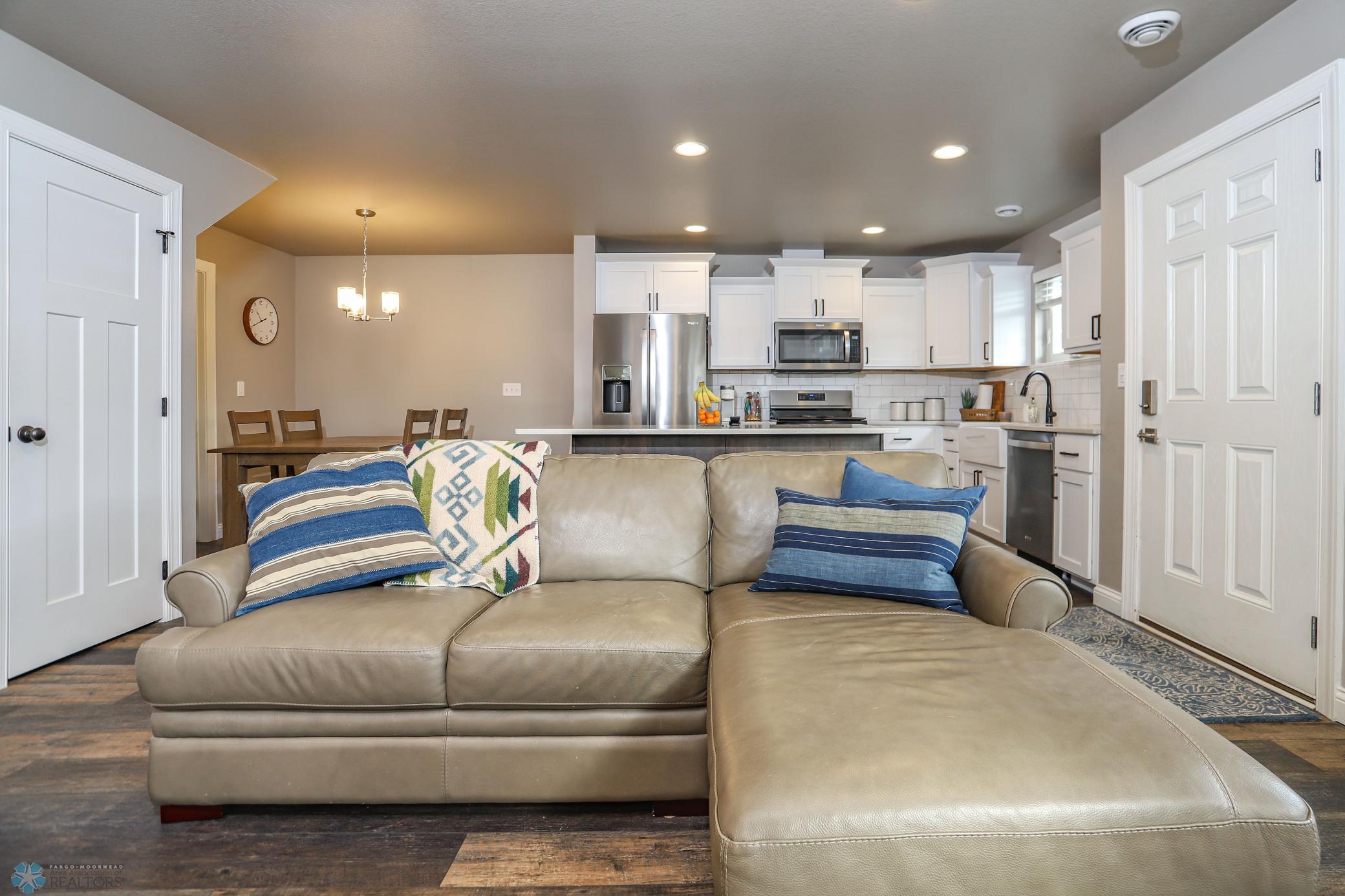 Living room / Kitchen