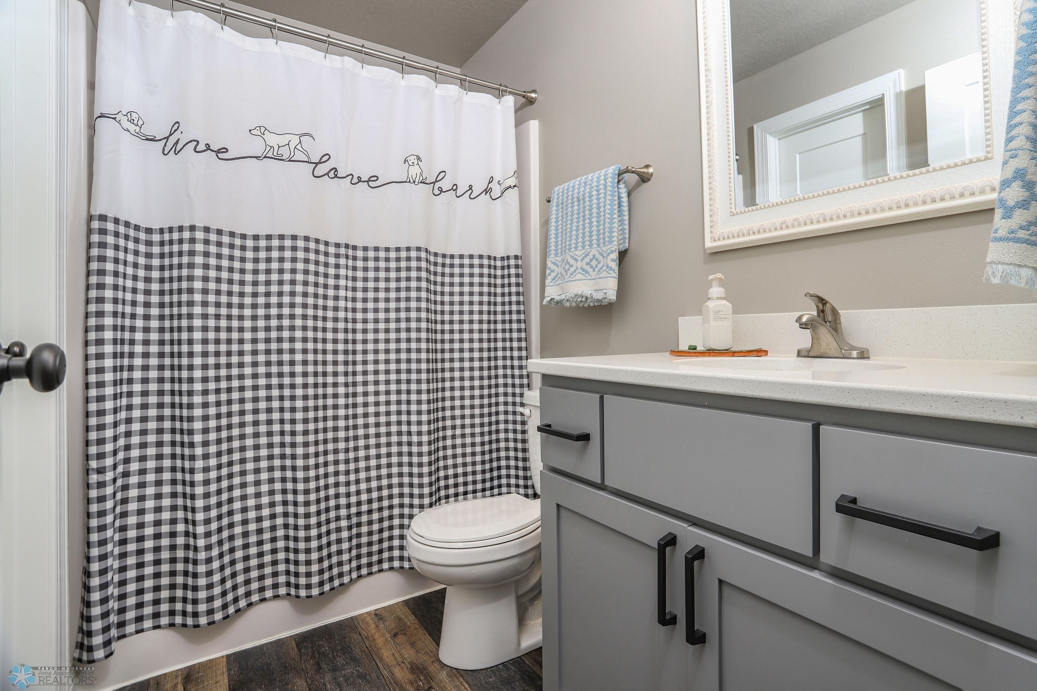 Upper Level Full Bath