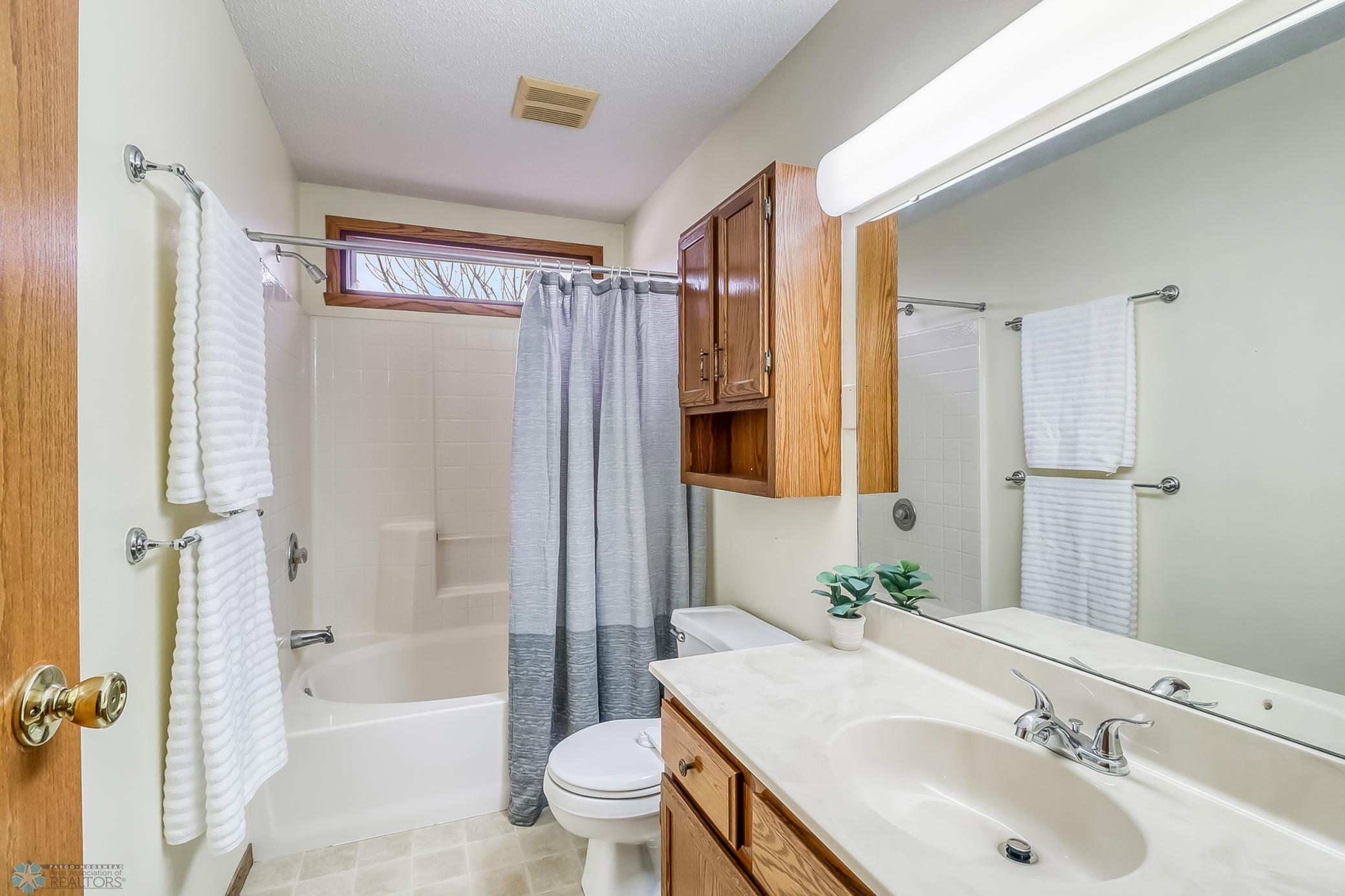 Bathroom1_1.jpg