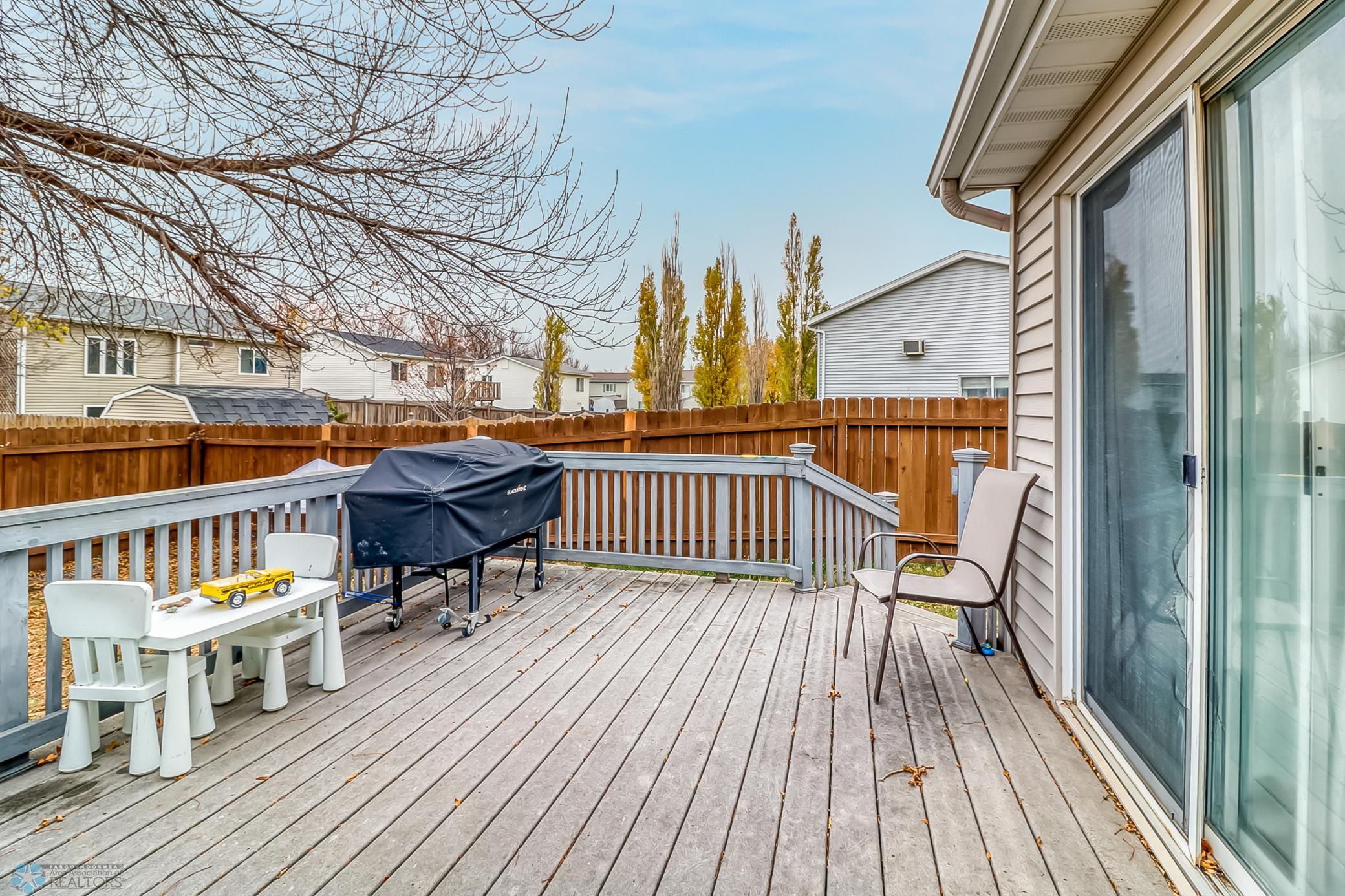 Backyard_deck1_2.jpg