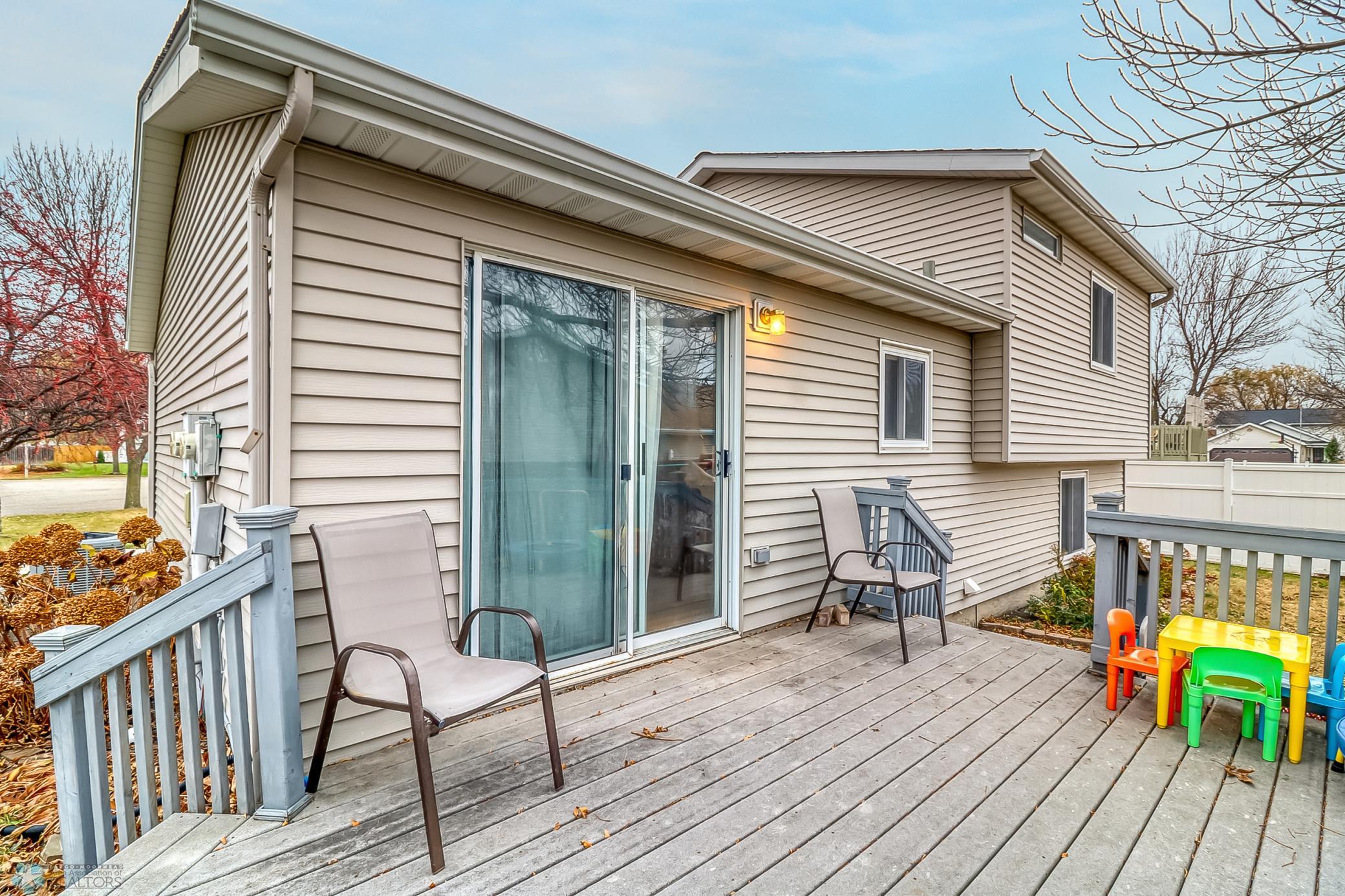 Backyard_deck1_3.jpg