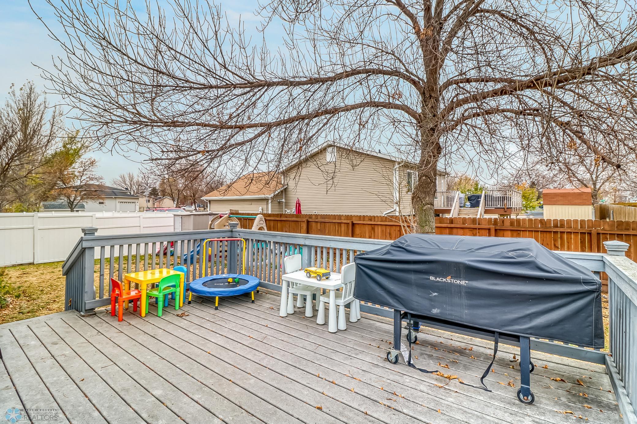 Backyard_deck1_1.jpg