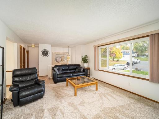 6836 Chesshire Lane N, Maple Grove, MN 55311