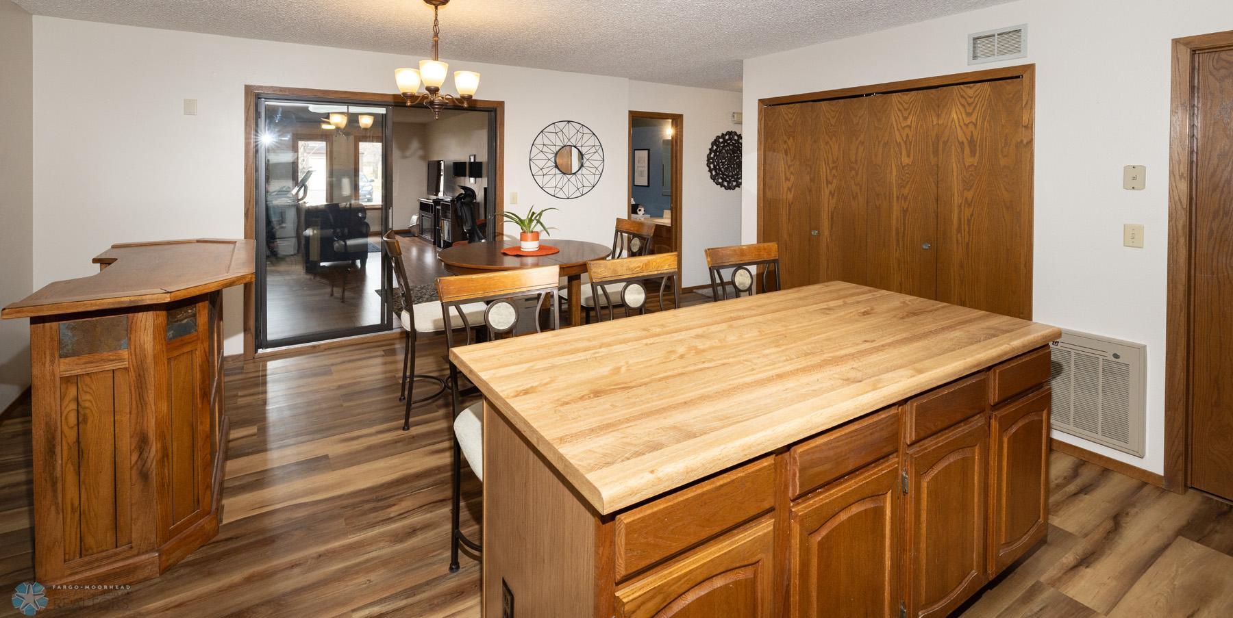 Kitchen w/Island