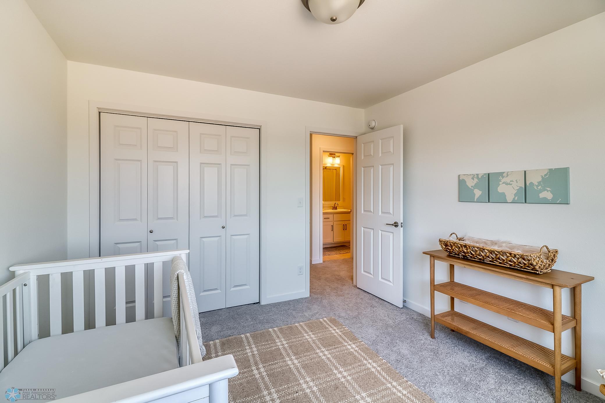 Bedroom1_2.jpg