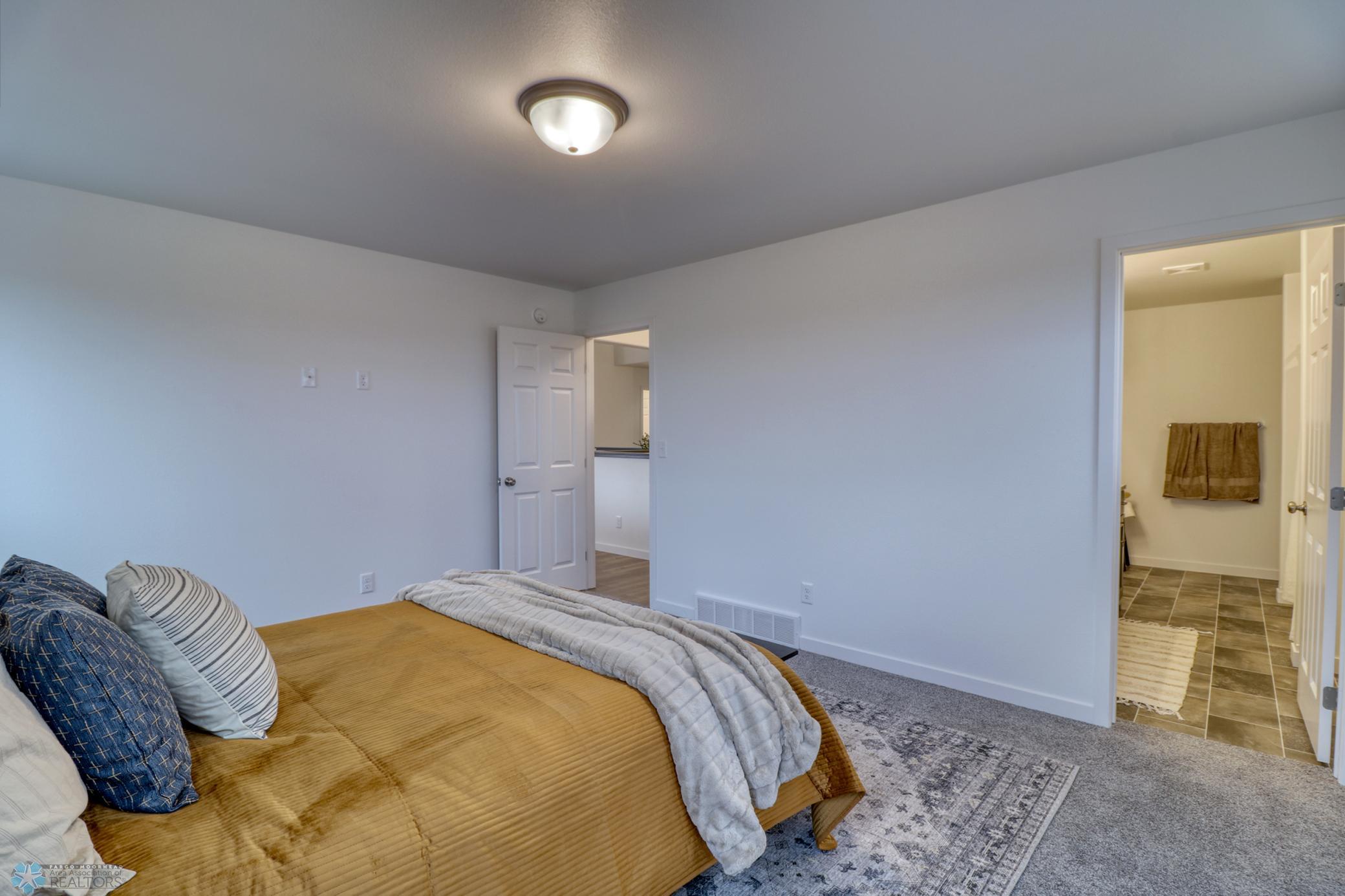 Master Bedroom1_3.jpg