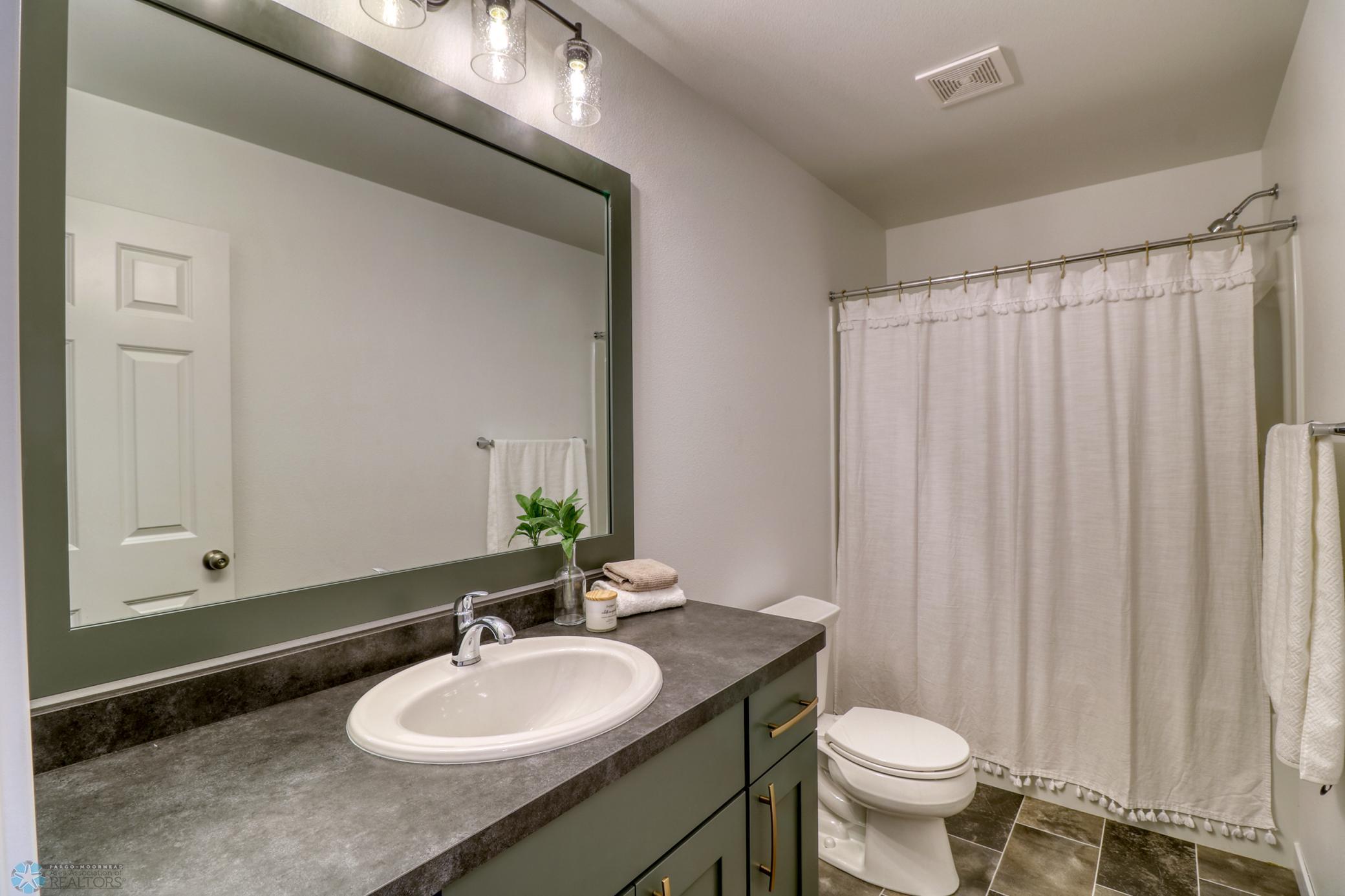 Bathroom1_1.jpg