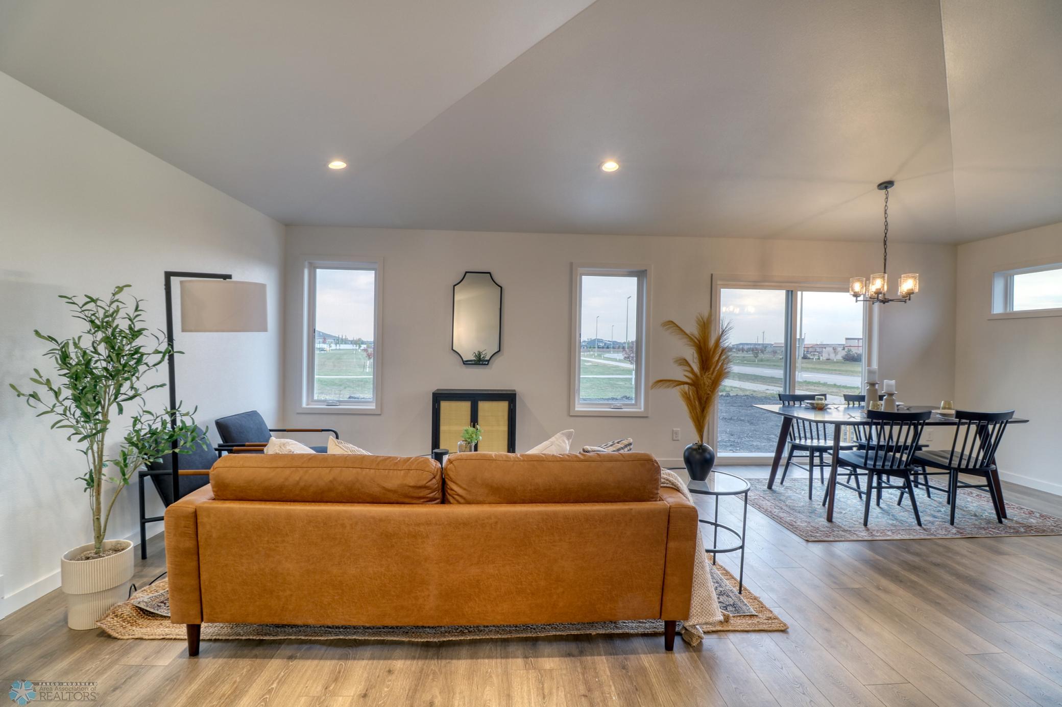 Living Area1_1.jpg
