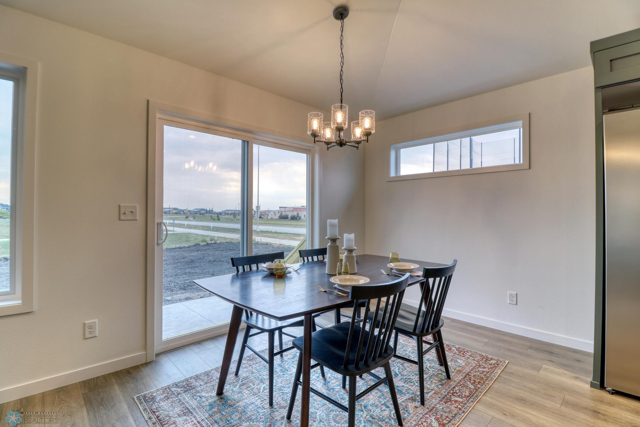 Dining Area1_0.jpg