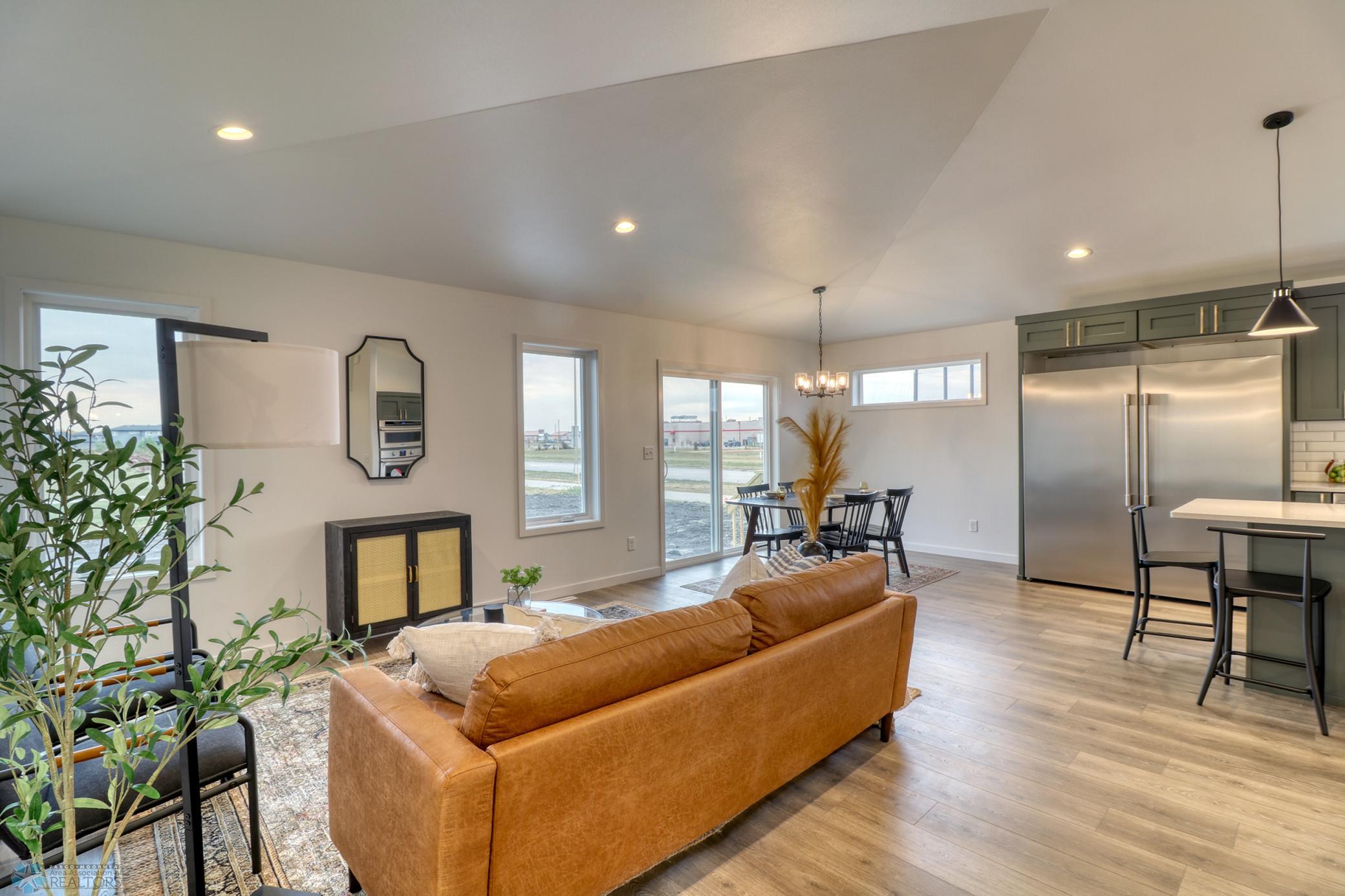 Living Area1_2.jpg
