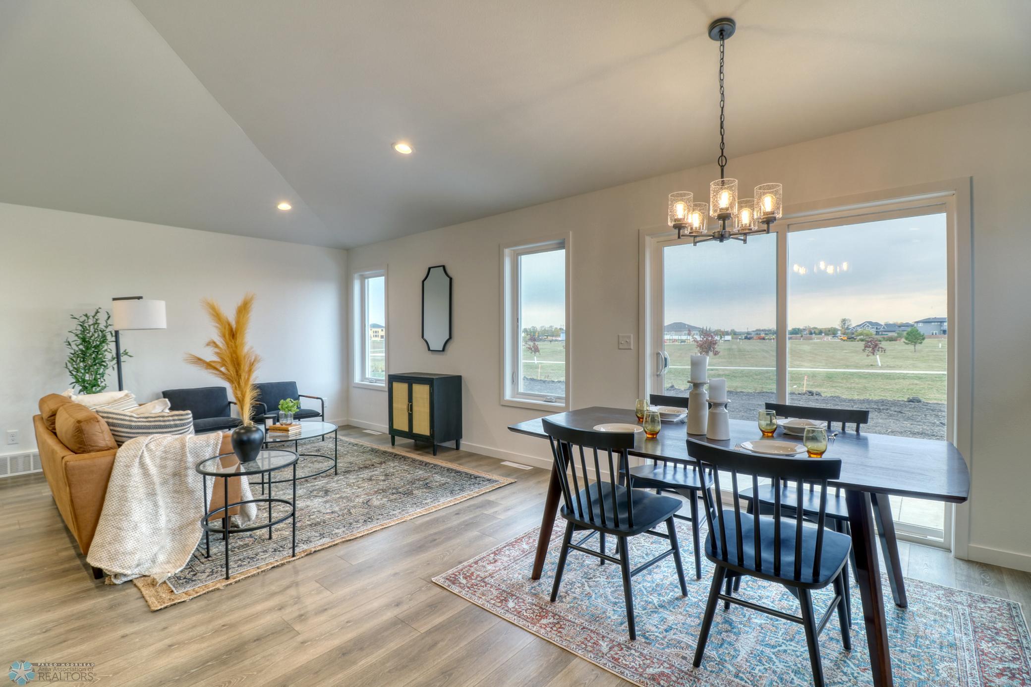 Dining Area1_1.jpg