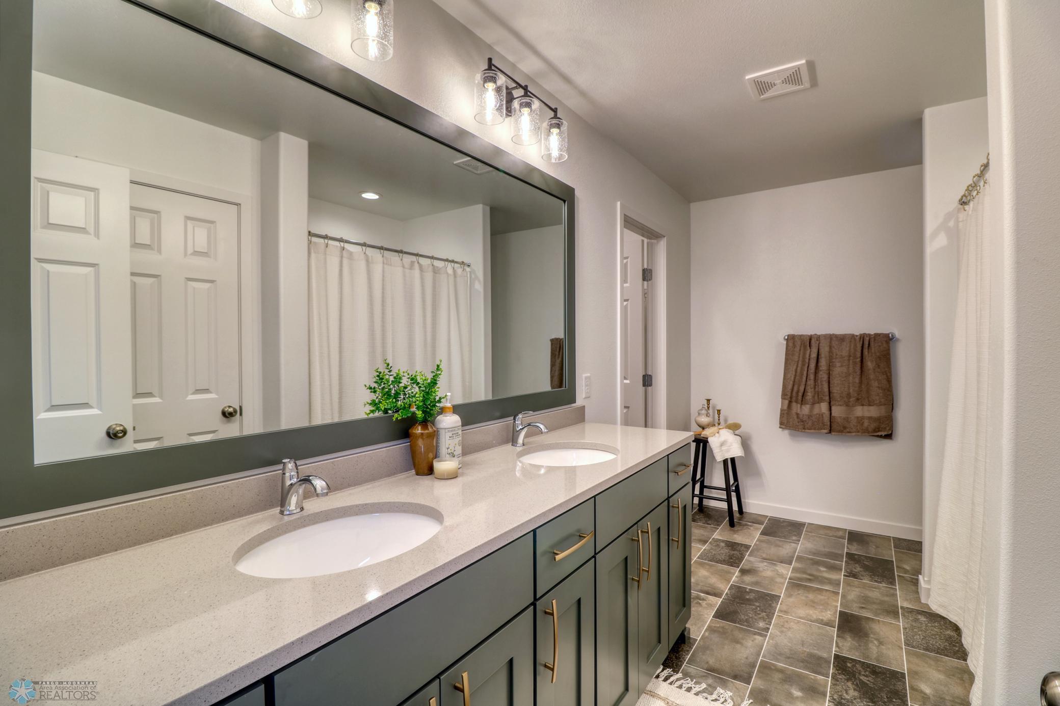 Master Bathroom1_1.jpg
