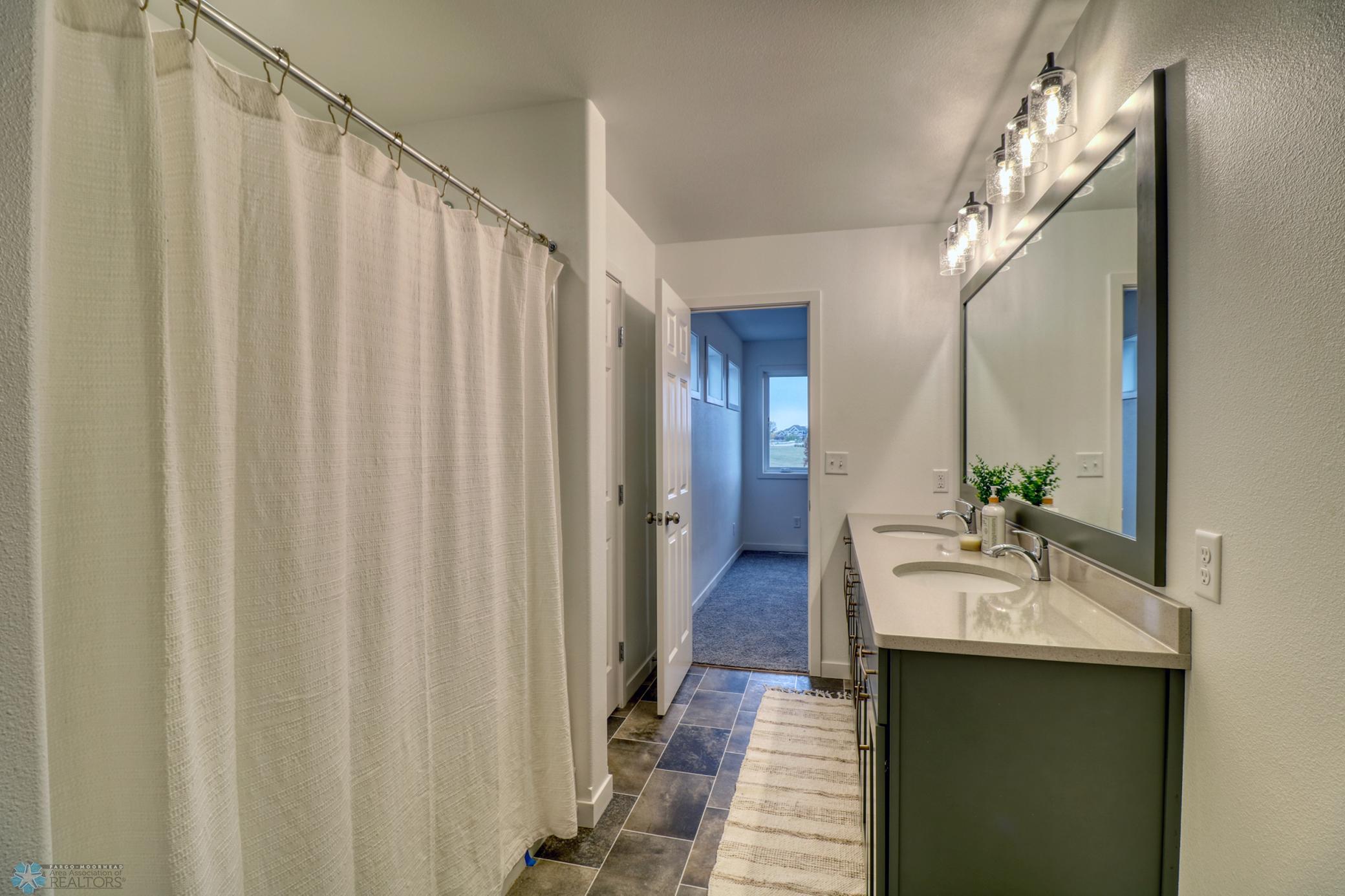 Master Bathroom1_2.jpg