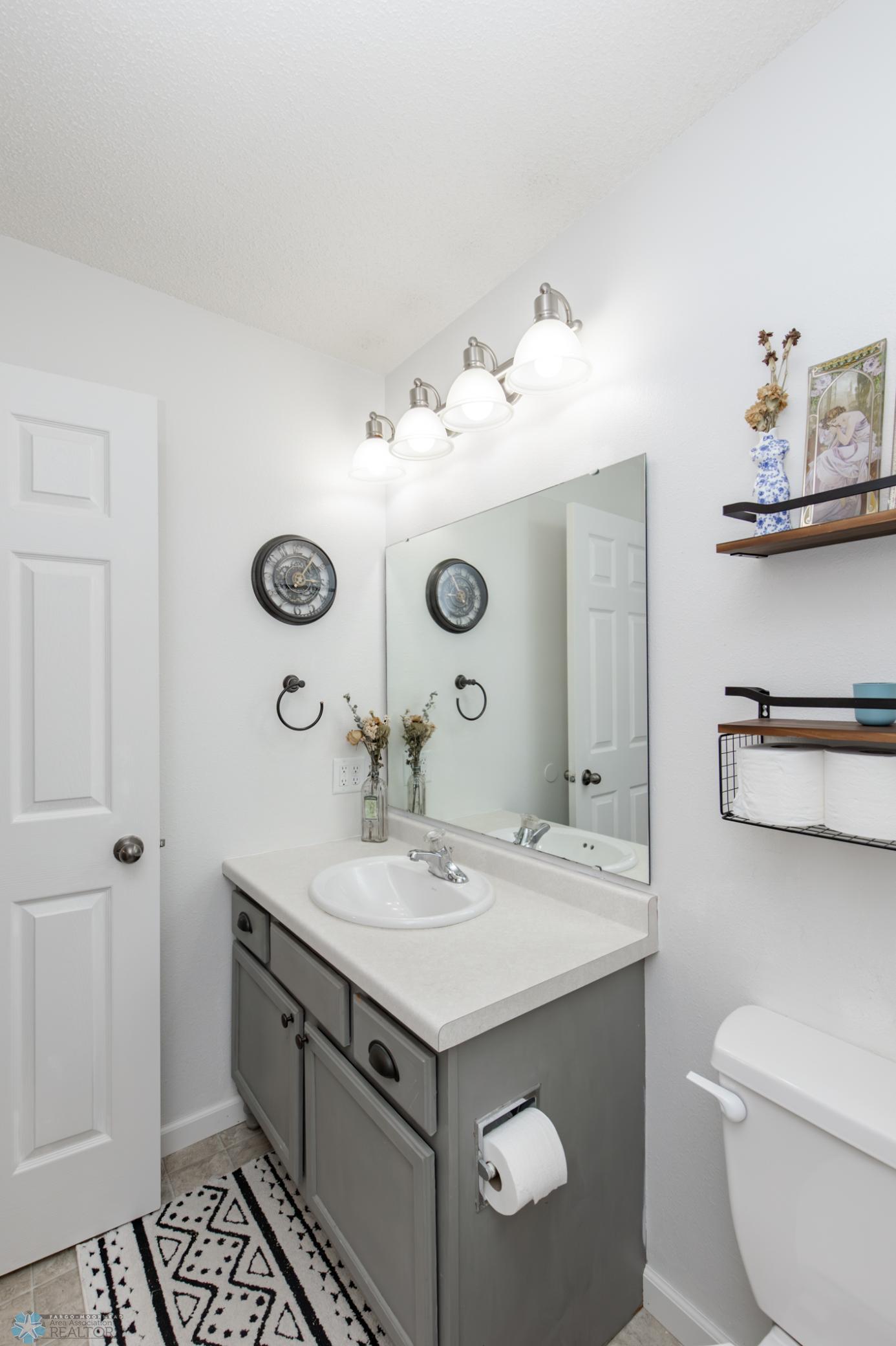 Bathroom 1 - Full